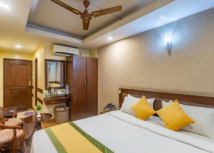Yellow Pagoda 4*