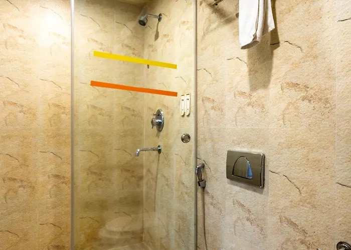 Yellow Pagoda Hotel 4*