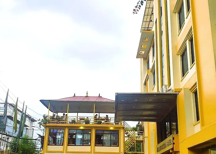 Yellow Pagoda 4*