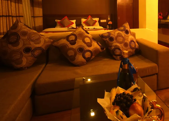 Yellow Pagoda Hotel 4*