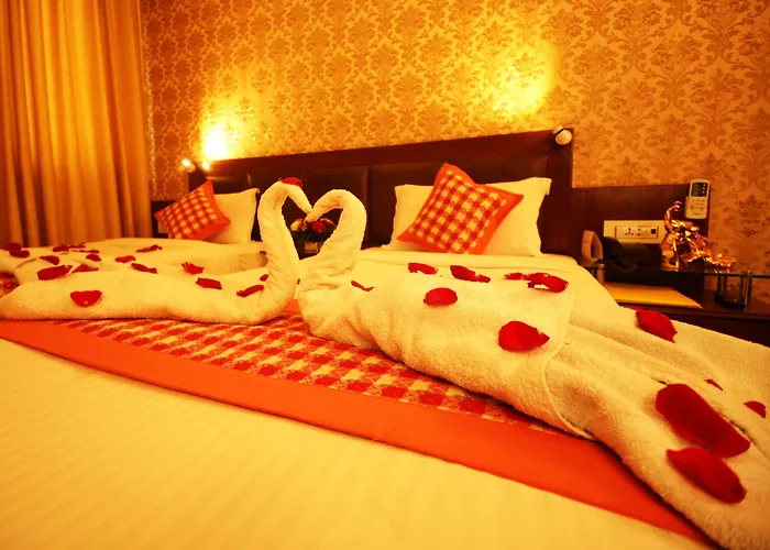Yellow Pagoda 4*