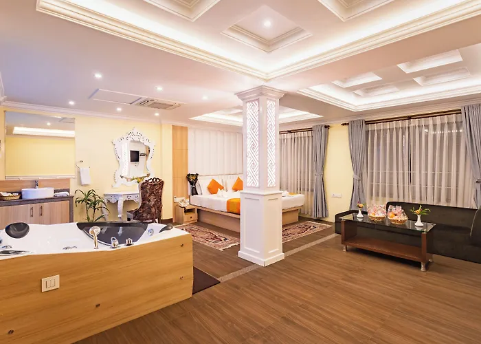 Yellow Pagoda Hotel 4*