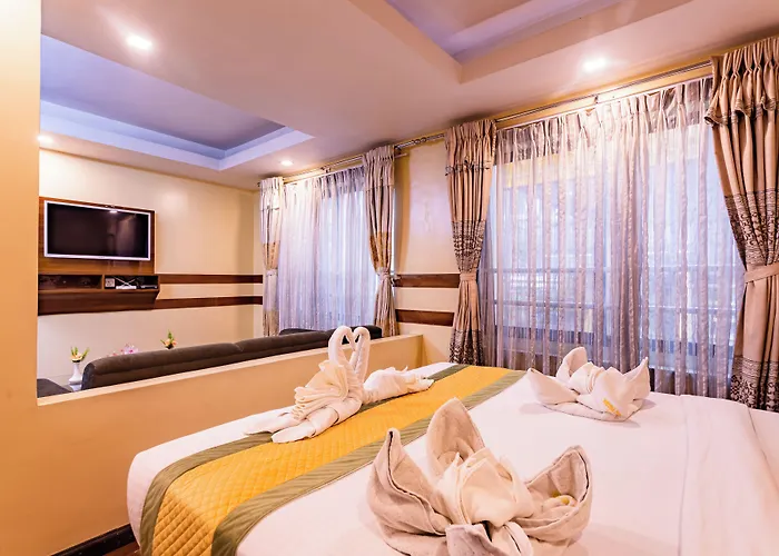 Yellow Pagoda Hotel 4*