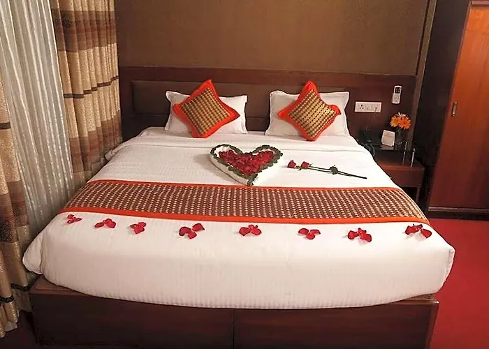 Yellow Pagoda Hotel 4*
